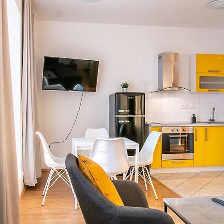 Yellow Apartment Οστράβα Εξωτερικό φωτογραφία