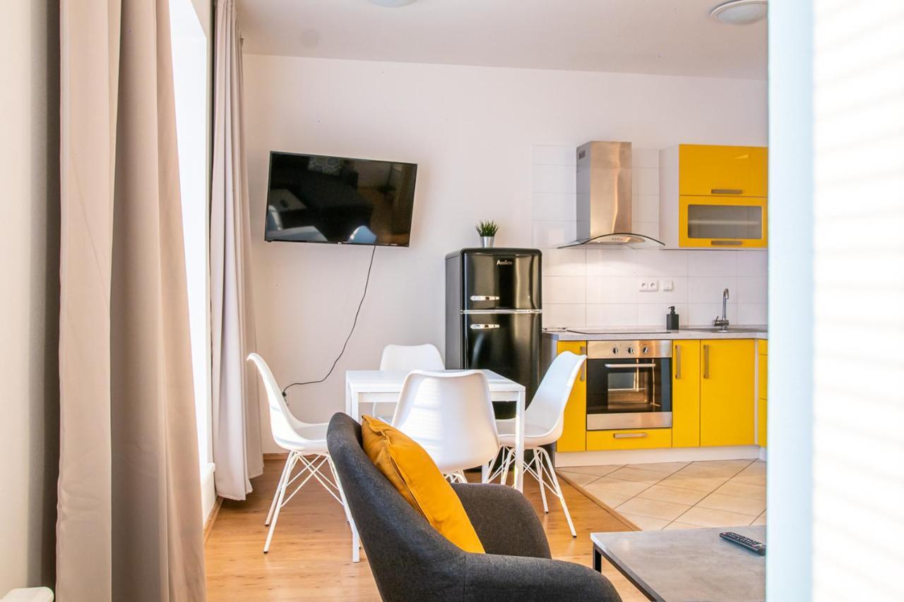 Yellow Apartment Οστράβα Εξωτερικό φωτογραφία