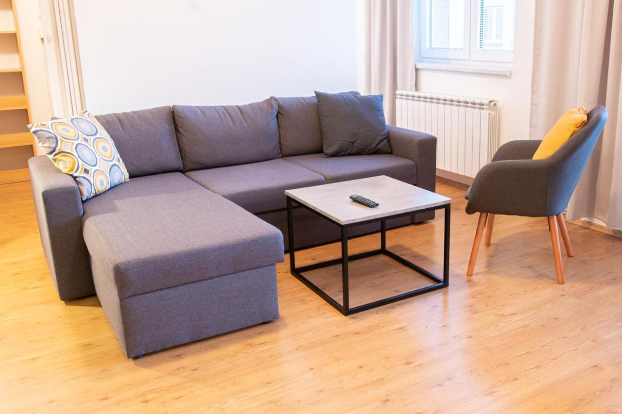 Yellow Apartment Οστράβα Εξωτερικό φωτογραφία