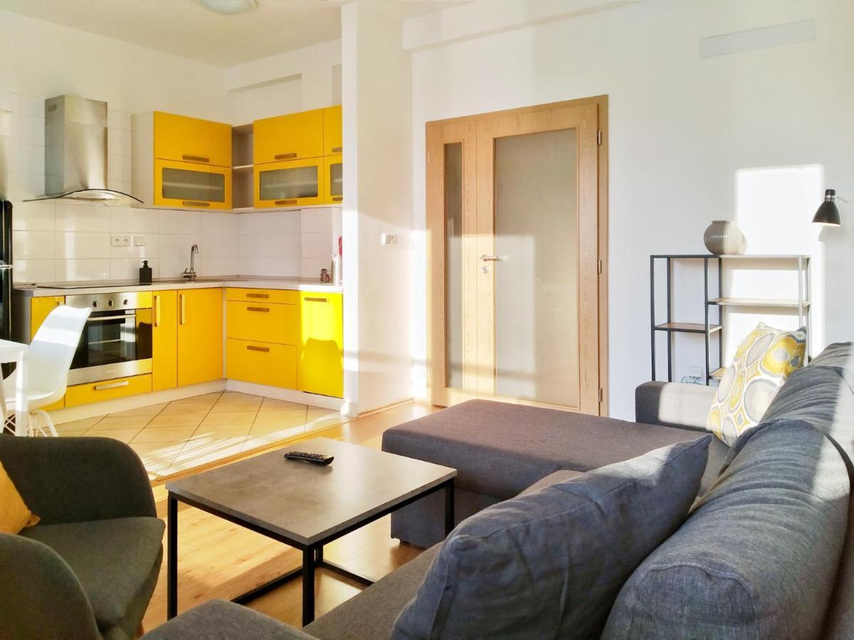Yellow Apartment Οστράβα Εξωτερικό φωτογραφία