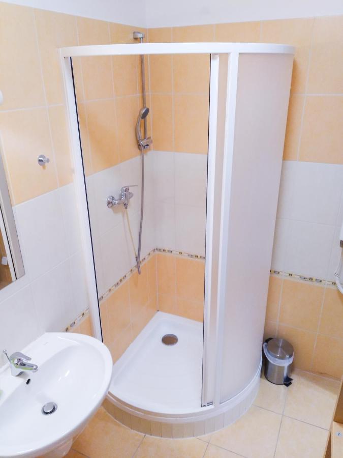 Yellow Apartment Οστράβα Εξωτερικό φωτογραφία
