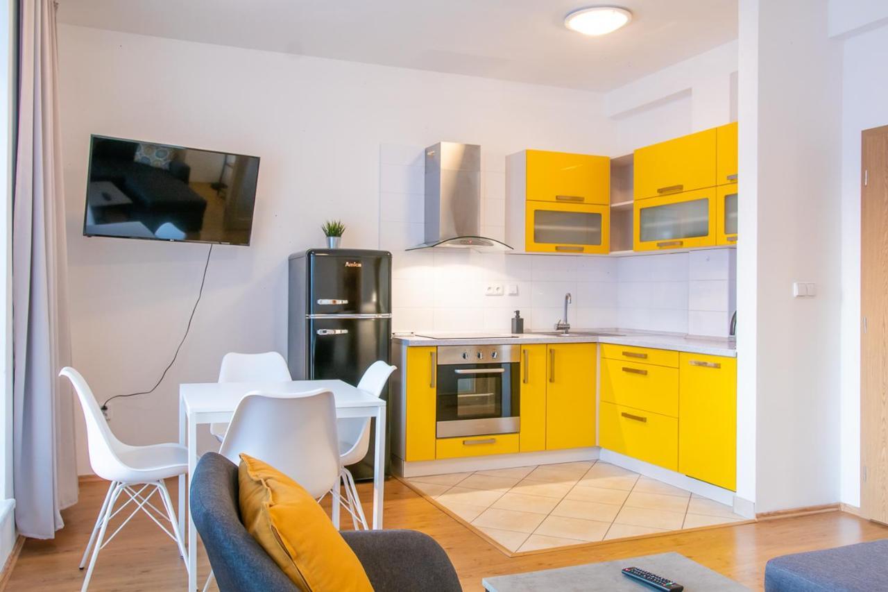 Yellow Apartment Οστράβα Εξωτερικό φωτογραφία