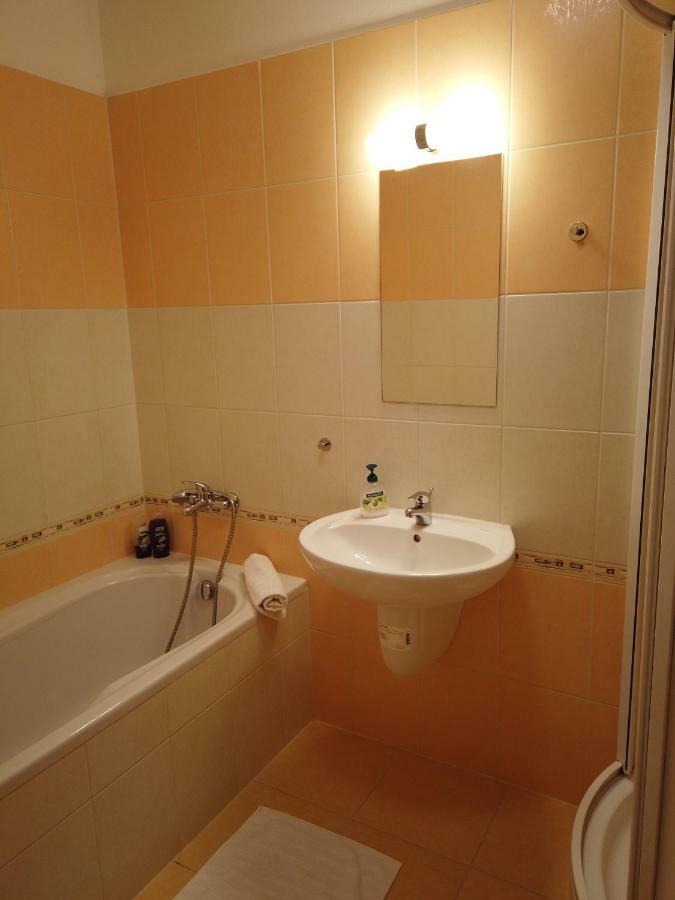 Yellow Apartment Οστράβα Εξωτερικό φωτογραφία
